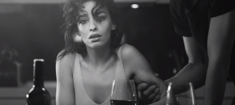 "Δεν σου χρωστάω αγάπη" - Δείτε το νέο βίντεο κλιπ της Ελένης Φουρέιρα
