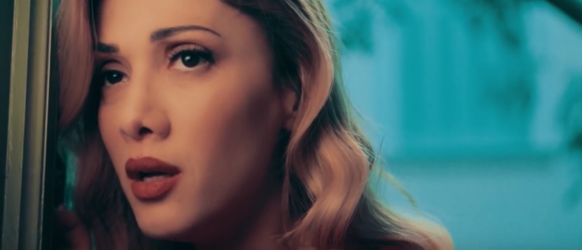 "Πλάτη" - Δείτε το νέο βίντεο κλιπ της Στέλλας Καλλή