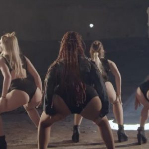 The Mode & Cynda - Is it a gun