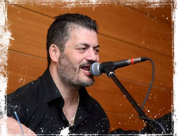 Manwlhs Kontaros Me Thn Krhtikh Toy Lyra Sto Kremlino