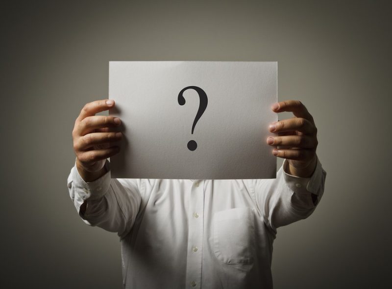 πασίγνωστος τραγουδιστής παίζει Fidget spinner