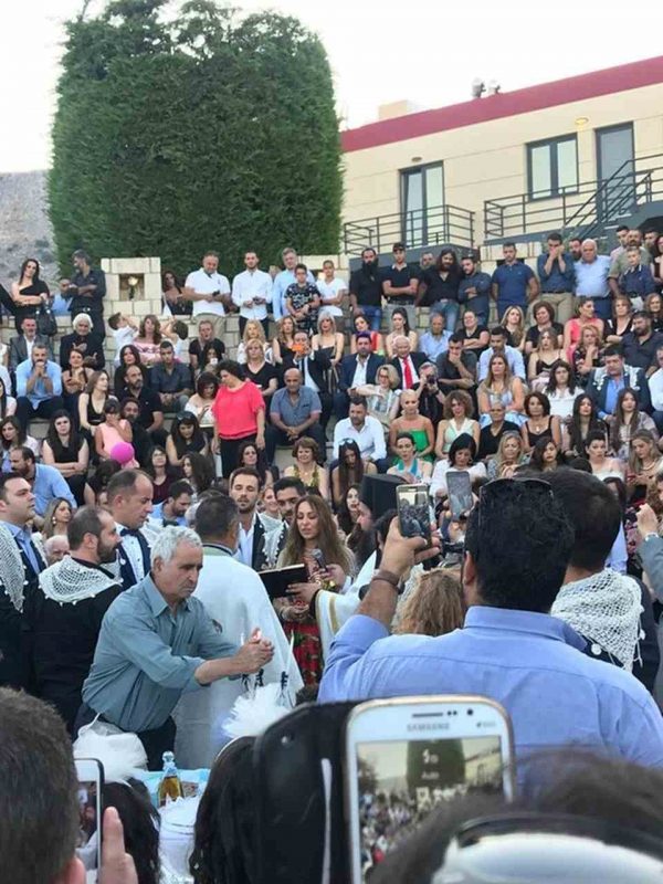 κουμπάροι και νονοί στην Κρήτη;