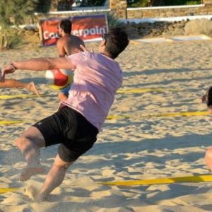 Ο Σάκης Ρουβάς έπαιξε beach volley